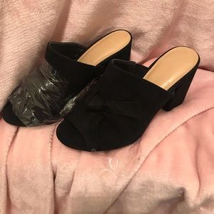 #229 NWOT BLK suede slide heels